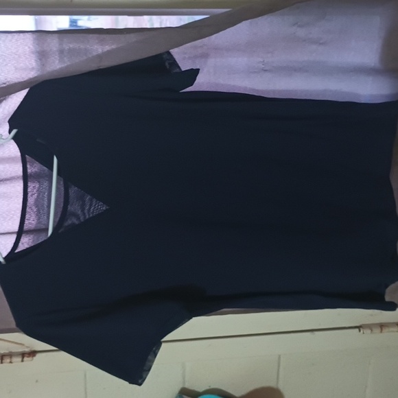 Ruby Ribbon top. Size M - Picture 3 of 4